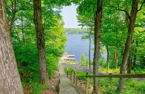 Arden Cabaña | Kennebec Escape: Cozy 4-Season Lakefront Cottage with Stunning Views & Pvt Dock