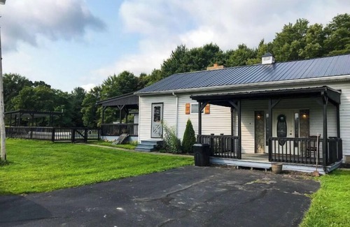 Kennerdell Casa | Kennerdell Country Retreat with seasonal inground pool