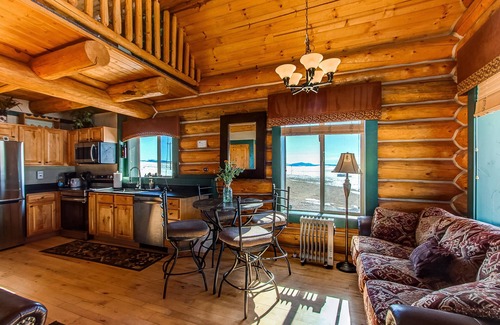 Michigan Hill Cabina | Kenosha Log Cabin with Beautiful Mountain Views