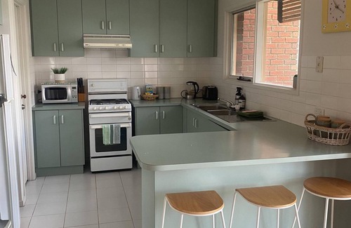 Kensington Casa | Kensington 3BR Townhouse 10min walk Flemington Racetrack & 15min MelbShowground