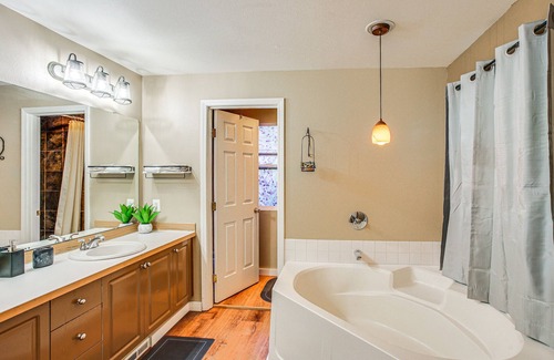 Kent Casa | Kent Vacation Rental w/ Private Yard & Fire Pit!