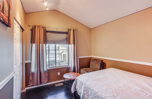 Kent Casa | Kent Vacation Rental w/ Private Yard & Fire Pit!