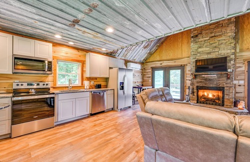 Hadley Apartamento | Kentucky Cabin Retreat w/ Covered Porch & Views