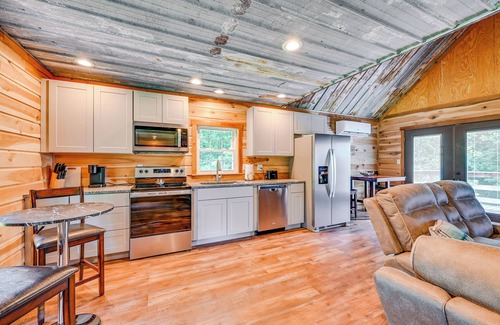 Hadley Apartamento | Kentucky Cabin Retreat w/ Covered Porch & Views