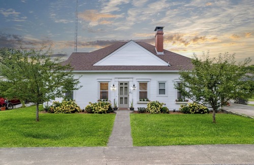 Springfield Casa | Kentucky Chill: Hot Tub & Fire Pit on Bourbon Trail