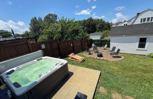 Springfield Casa | Kentucky Chill: Hot Tub & Fire Pit on Bourbon Trail