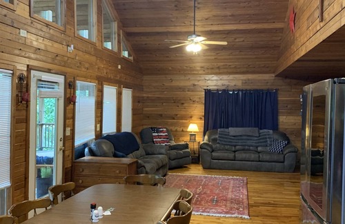 Denver Cabina | Kentucky Lake/TN River Cabin 1/2 mile to Cuba Landing Marina