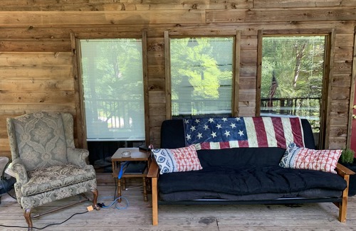 Denver Cabina | Kentucky Lake/TN River Cabin 1/2 mile to Cuba Landing Marina