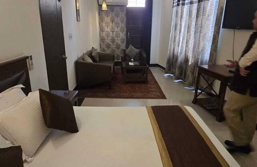 Kumarhatti Hotel | Kenwood Resort