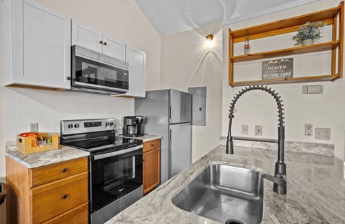 Seneca Cabina | Keowee Cove Dock & Lake Views!