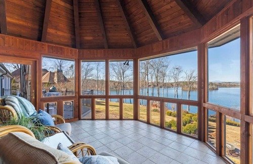 Seneca Casa | Keowee's Majestic Mountain View