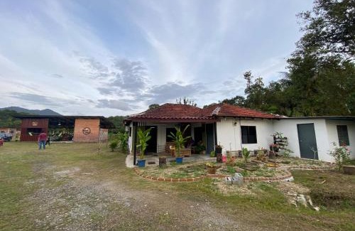 Hulu Selangor Casa | Kerlingfornia Pond View Homestay