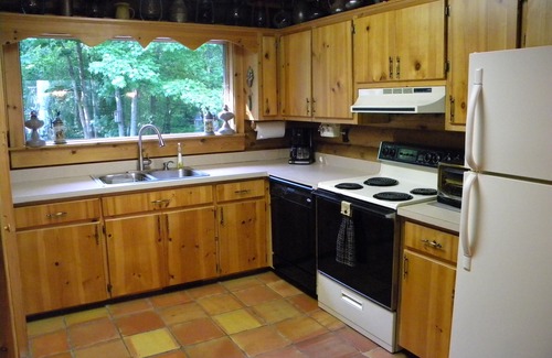 Merifield Acres Cabina | Kerr Lake Log Cabin en Calm Cove con suave pendiente al agua, cerca de Sandy Beach