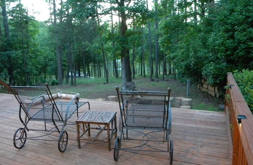 Merifield Acres Cabina | Kerr Lake Log Cabin en Calm Cove con suave pendiente al agua, cerca de Sandy Beach