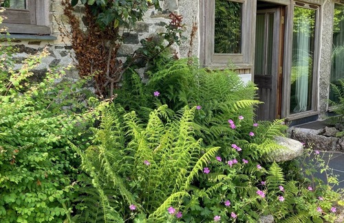 St Wenn Casa | Kerriers Barn, Natural, Peaceful, Private hot tub, Mid Cornwall