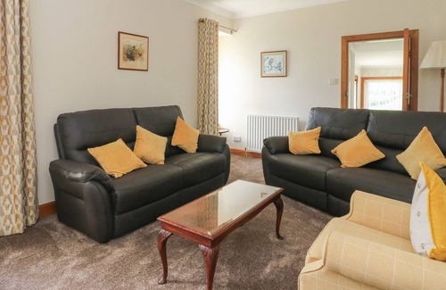 The Cumbraes Cabaña | KERRYTONLIA COTTAGE, family friendly in Rothesay, Isle Of Bute