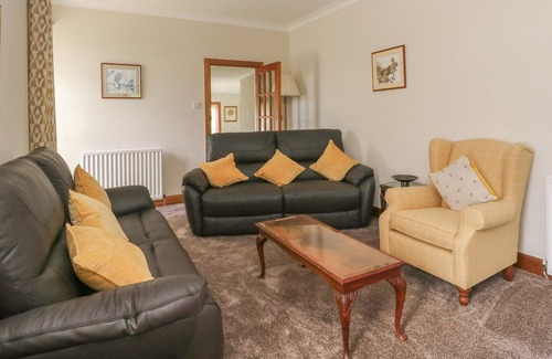 The Cumbraes Cabaña | KERRYTONLIA COTTAGE, family friendly in Rothesay, Isle Of Bute