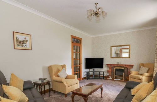 The Cumbraes Cabaña | KERRYTONLIA COTTAGE, family friendly in Rothesay, Isle Of Bute