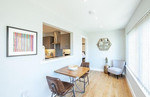 Newton Stewart Casa | Kestrel Lodge 7 with Hot Tub
