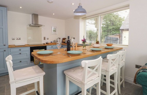 Shocklach Cabaña | KESTREL, romantic, character holiday cottage in Tilston