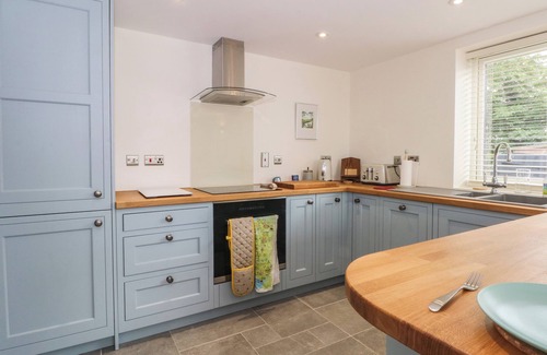 Shocklach Cabaña | KESTREL, romantic, character holiday cottage in Tilston