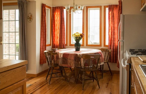 Geneva Casa | Keuka Cottage: "Relaxing Pet Friendly Getaway Overlooking Seneca Lake!"