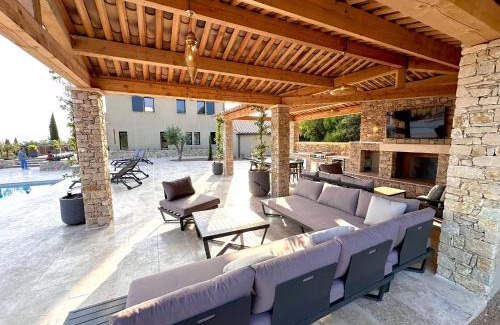 Saint-Saturnin-les-Apt Casa | Keur Bouyo Luxury Eclectic Retreat in Provence