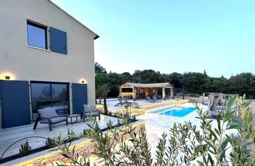 Saint-Saturnin-les-Apt Casa | Keur Bouyo Luxury Eclectic Retreat in Provence