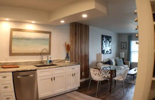 Harbor Oaks Condominio | Key Allegro charmer! Surrounded by Water!