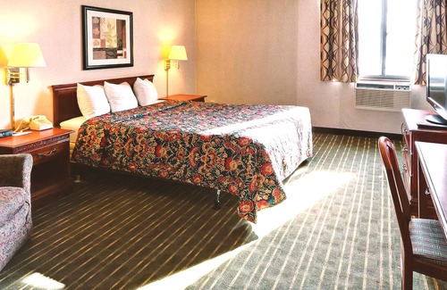 Roseville Casa | Key Inn Roseville - 1 King Bed Non-Smoking
