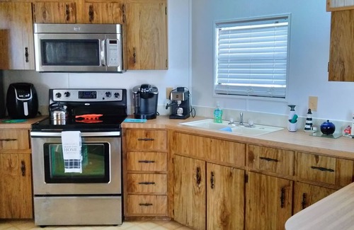Key Largo Cabaña | Key Largo Cozy Cottage! Paradise Awaits you! Private Beach& Boat Ramp