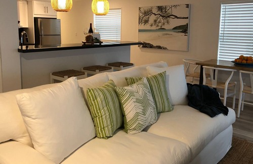 Sexton Cove Estates Casa | Hermoso balinés inspirado 3 dormitorios, 2 baños en aguas abiertas junto a la bahía.
