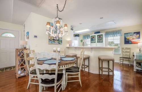 Cedar Key Casa | Key Lime Cottage! Golf Cart Inc. Summer Special!