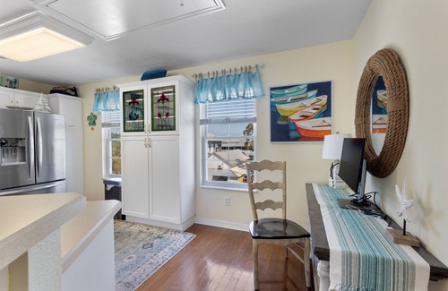 Cedar Key Casa | Key Lime Cottage! Golf Cart Inc. Summer Special!