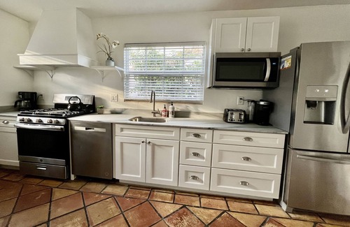 Parrot Cove Casa | COTTAGE DE ESTILO KEYWEST CON PISCINA RECIENTEMENTE RESTAURADA