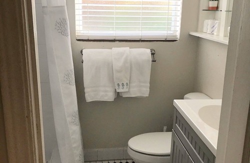 Parrot Cove Casa | COTTAGE DE ESTILO KEYWEST CON PISCINA RECIENTEMENTE RESTAURADA