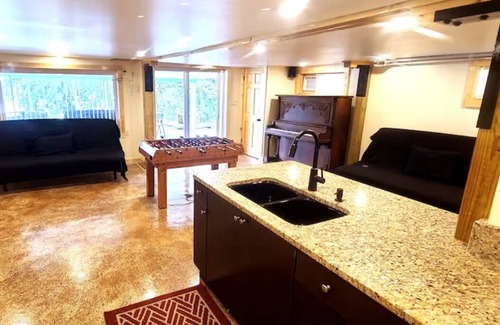 Monticello Casa | Key Lime Resorts - Unit #4 Cheeseburger in Paradise