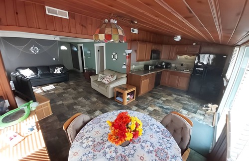 Monticello Casa | Key Lime Resorts - Unit #5 - 5 O'Clock Somewhere Lake House