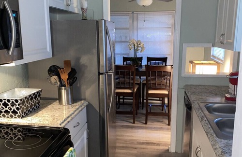Lake Worth Corridor Casa | Key West House ! Patio Grill Firepit Fenced Backyard Driveway Biz Ready Lg Group