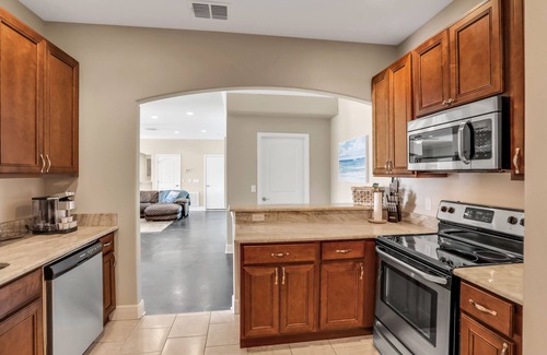 Fairvilla Casa | Key West LAKEFRONT Villa Close to Universal/Disney!!!