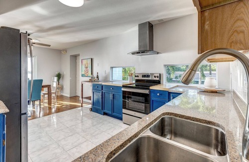 Bay Point Casa | #SUGARFOOT SUNSETS playa privada @BAYPOINT Pool, Tiki, Dock, ServiceLift