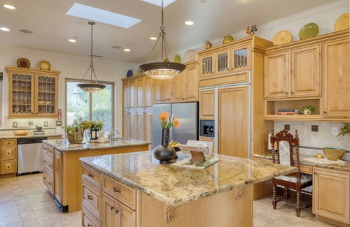 Valley Center Casa | Keys Creek & Casita - AvantStay | Sleeps 30 | Vineyard, Pool, Theater, Views
