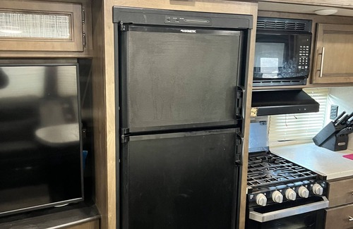 Gypsum Alquiler De RV | Keystone Cougar 32 RLI luxury. Minutes from Cedar point and the Walleye capital