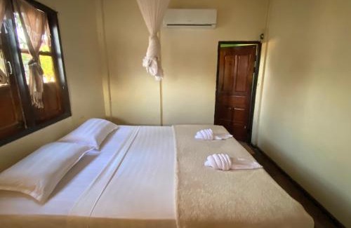 Don Khon Casa | Khampheng River views sunset