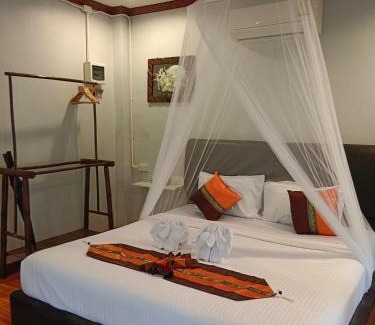 Khlong Sok Cabina | Khao Sok River & Jungle Bungalow