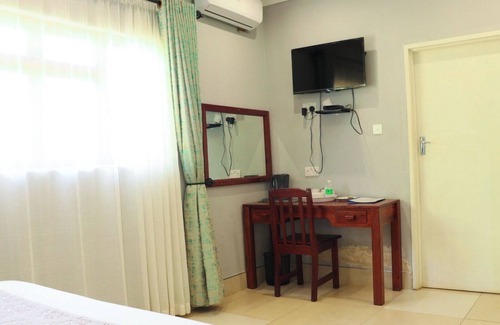 Kwekwe Cabina | Khayalethu Garden Lodges