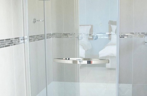 Kwekwe Cabina | Khayalethu Garden Lodges