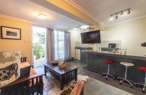 Schoemansville Casa | Khayamanzi Guesthouse