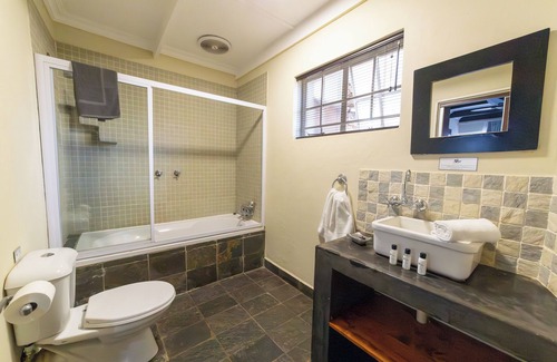 Schoemansville Casa | Khayamanzi Guesthouse