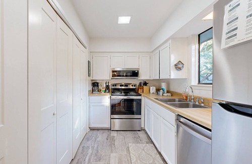 West Beach Cabaña | Kiawah Resort snowbird hideaway with AC, steps to beach, near golf & tennis